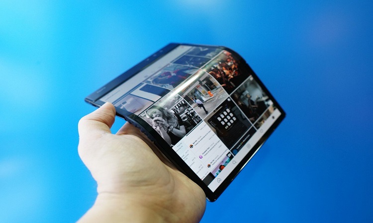 Samsung prepares a flexible phone that doubles as a triptych