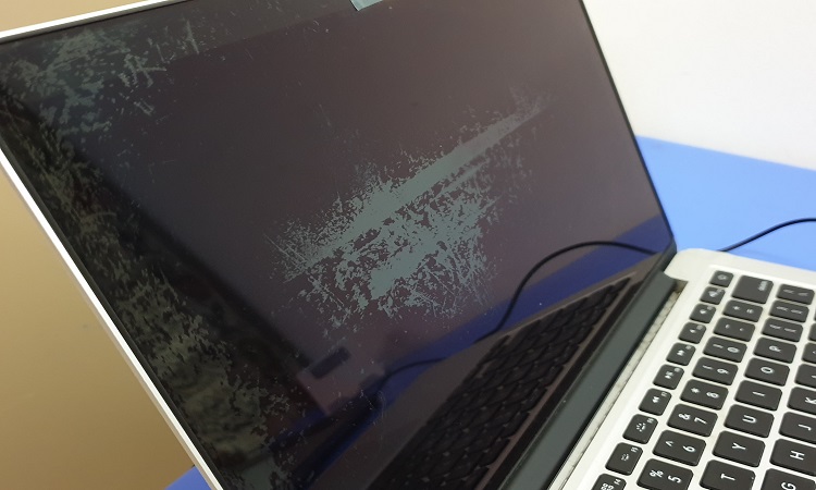 Certain MacBook models excluded from the defective screen repair program