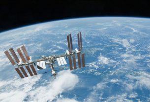 SpaceX and Axiom Space will send tourists aboard the ISS