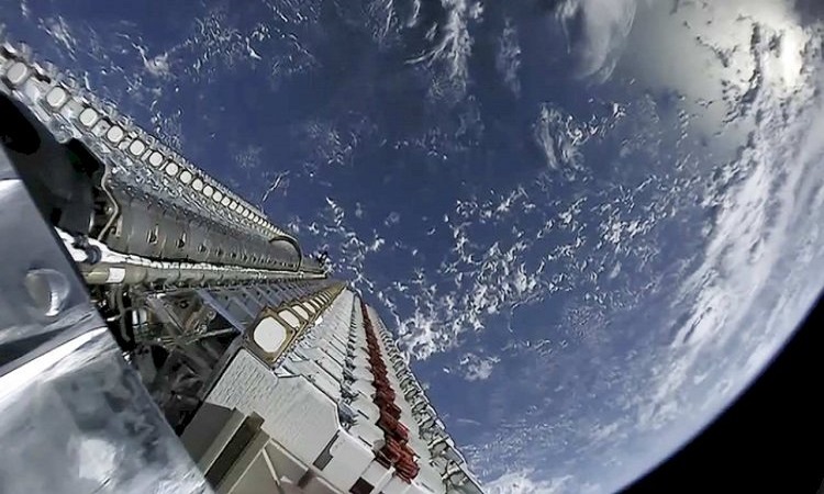 SpaceX launches new Starlink satellites and breaks new record