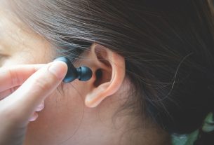 Hearing loss: more than a billion young people worldwide are at risk